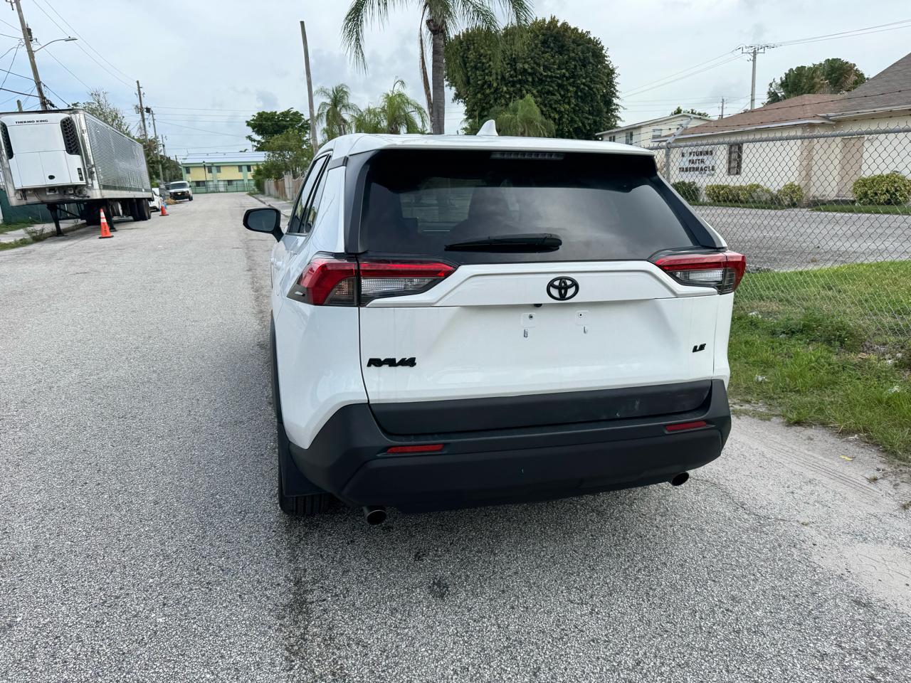 Toyota RAV4 LE 2024