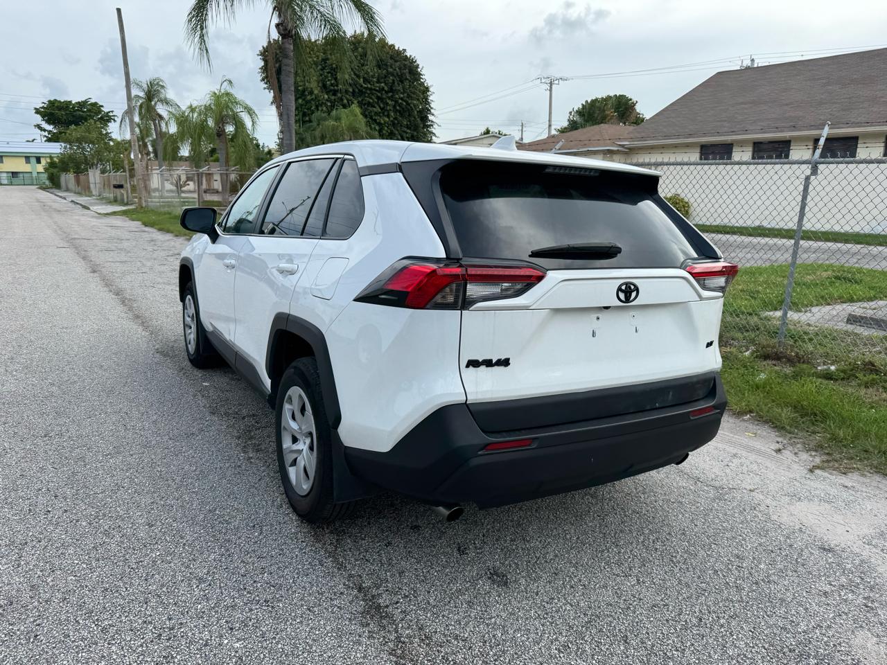 Toyota RAV4 LE 2024