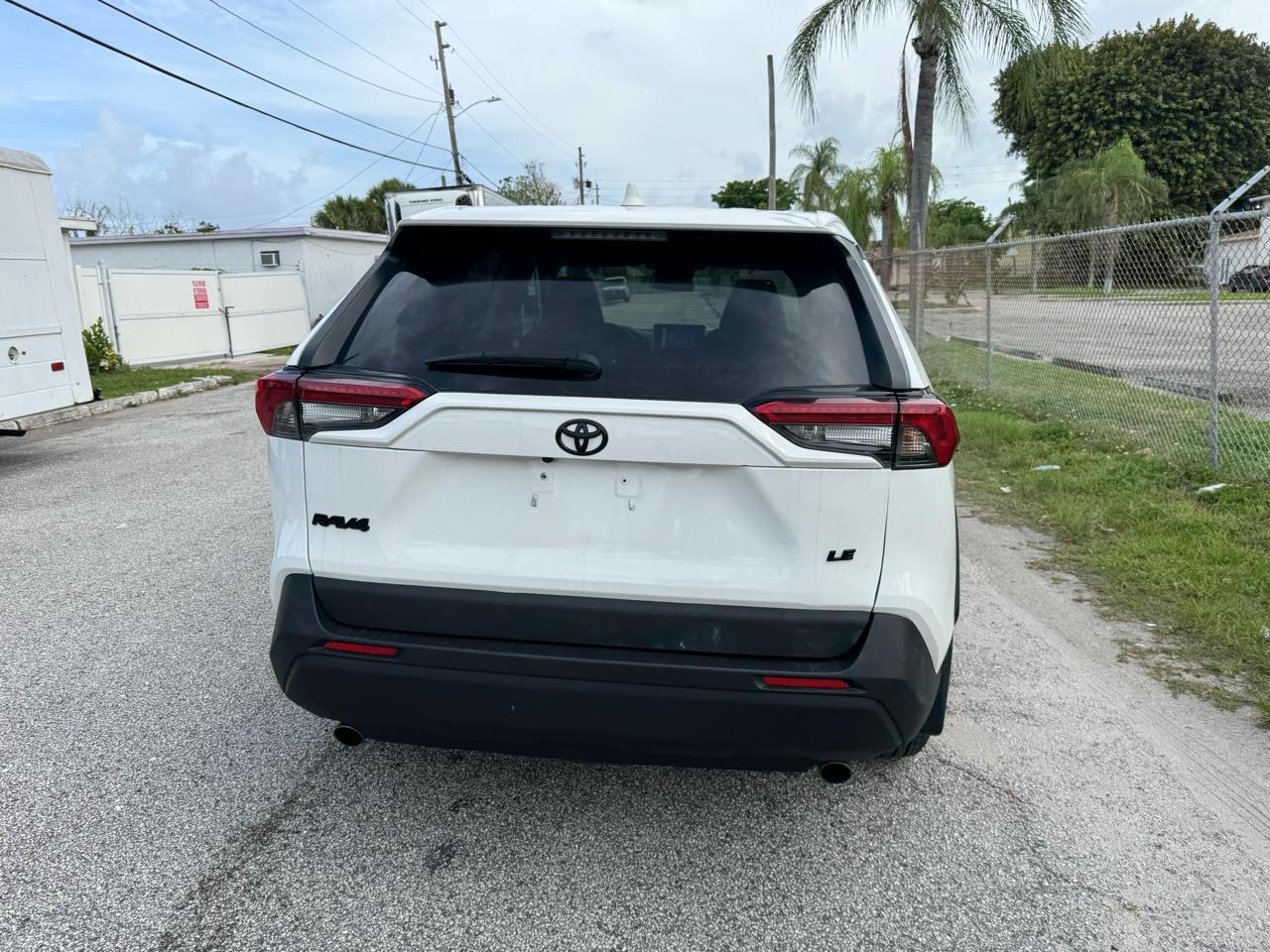 Toyota RAV4 LE 2024