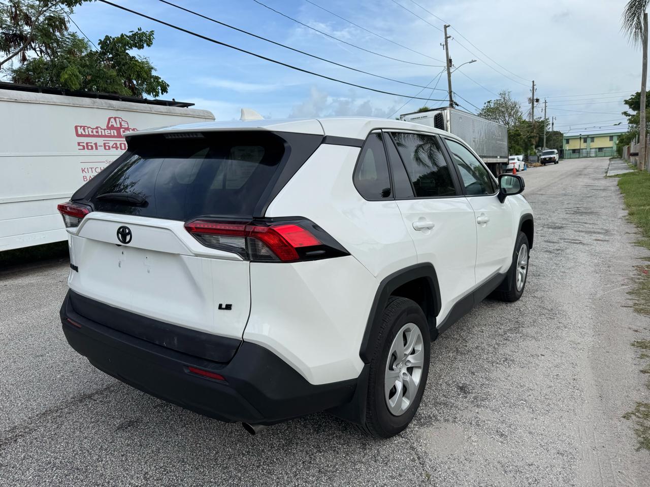 Toyota RAV4 LE 2024