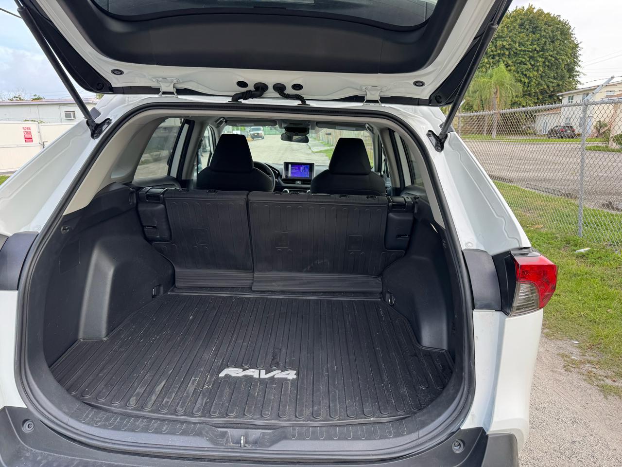 Toyota RAV4 LE 2024
