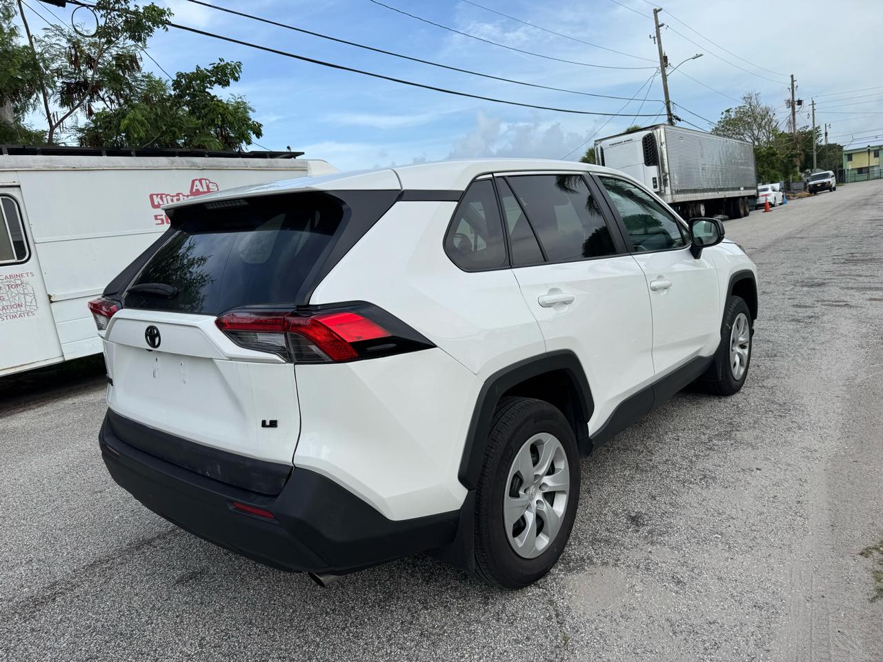 Toyota RAV4 LE 2024
