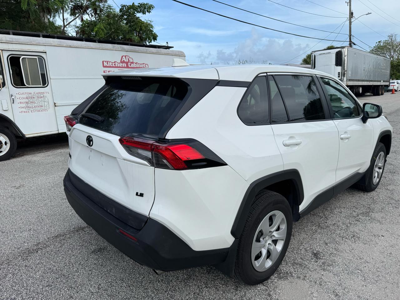 Toyota RAV4 LE 2024