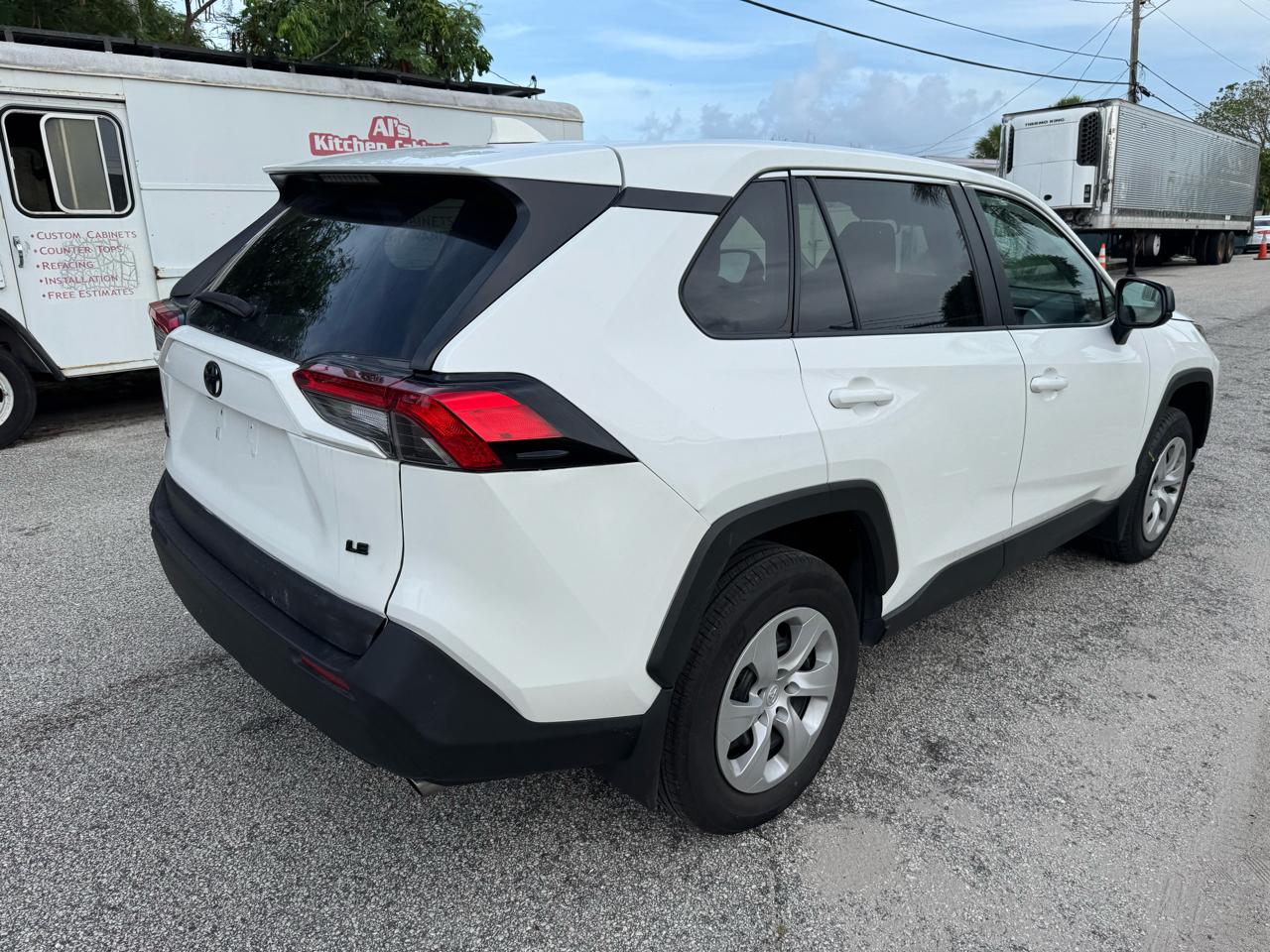 Toyota RAV4 LE 2024