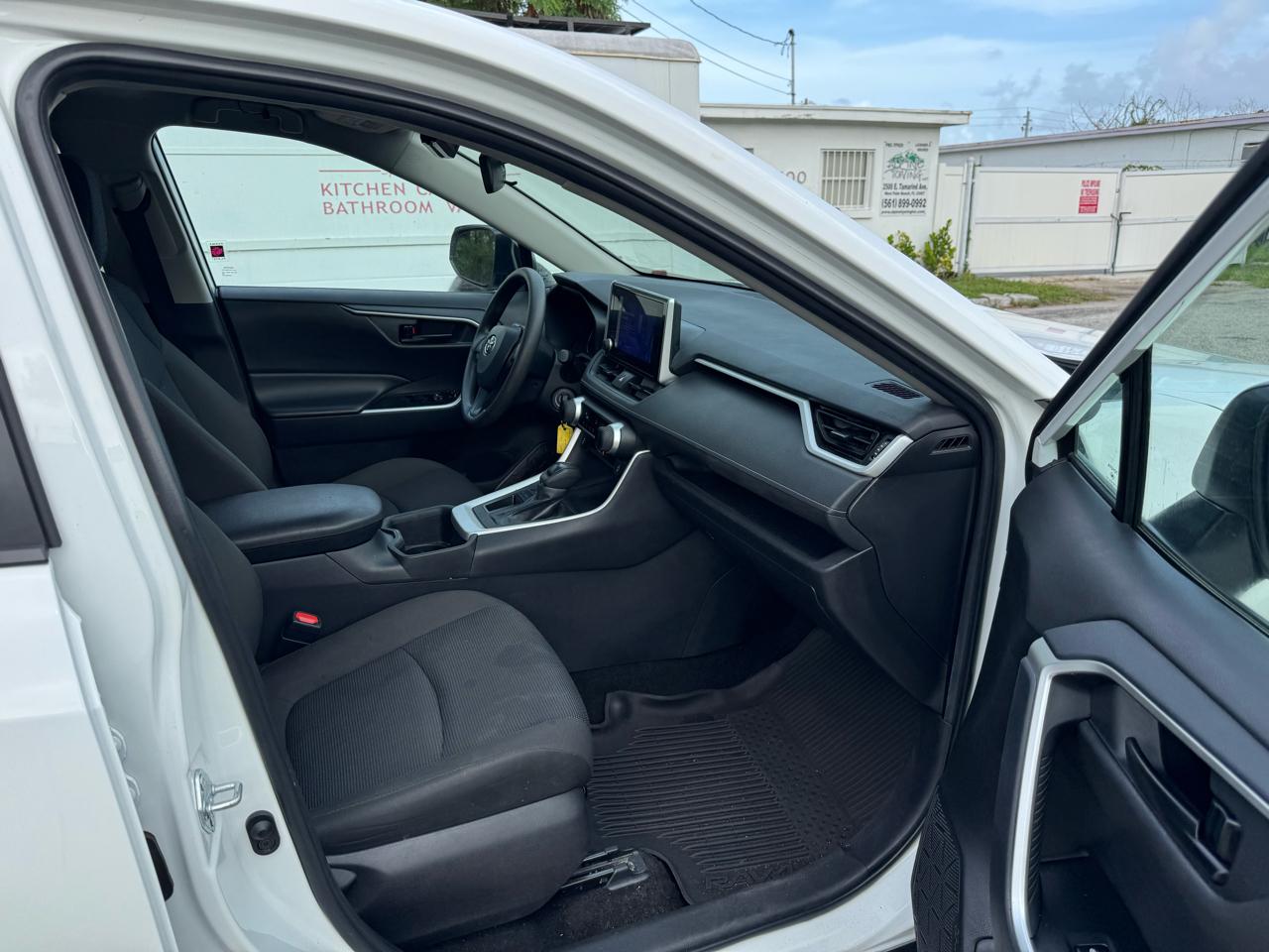 Toyota RAV4 LE 2024