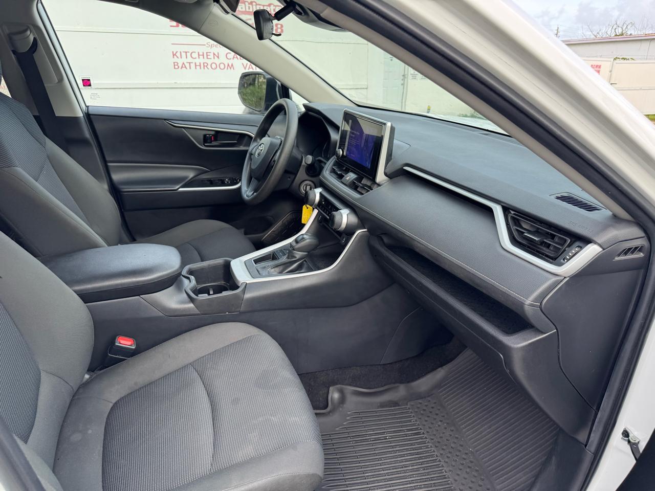 Toyota RAV4 LE 2024