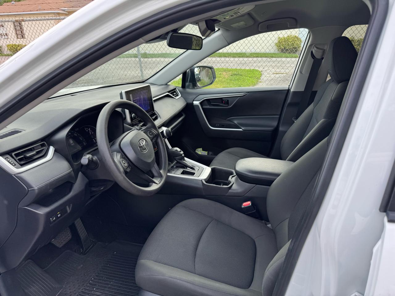 Toyota RAV4 LE 2024