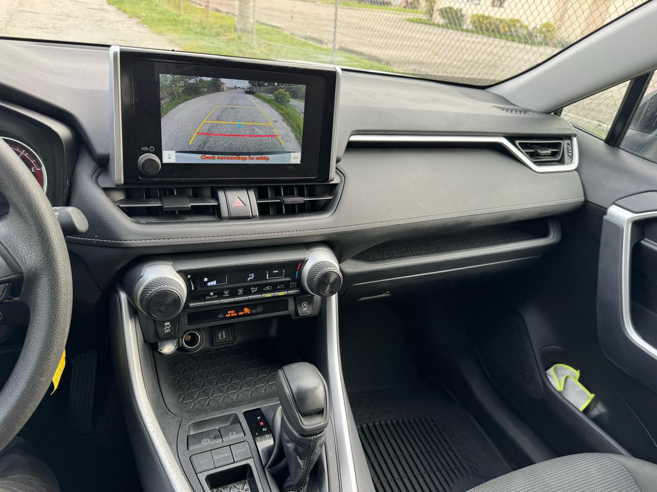 Toyota RAV4 LE 2024