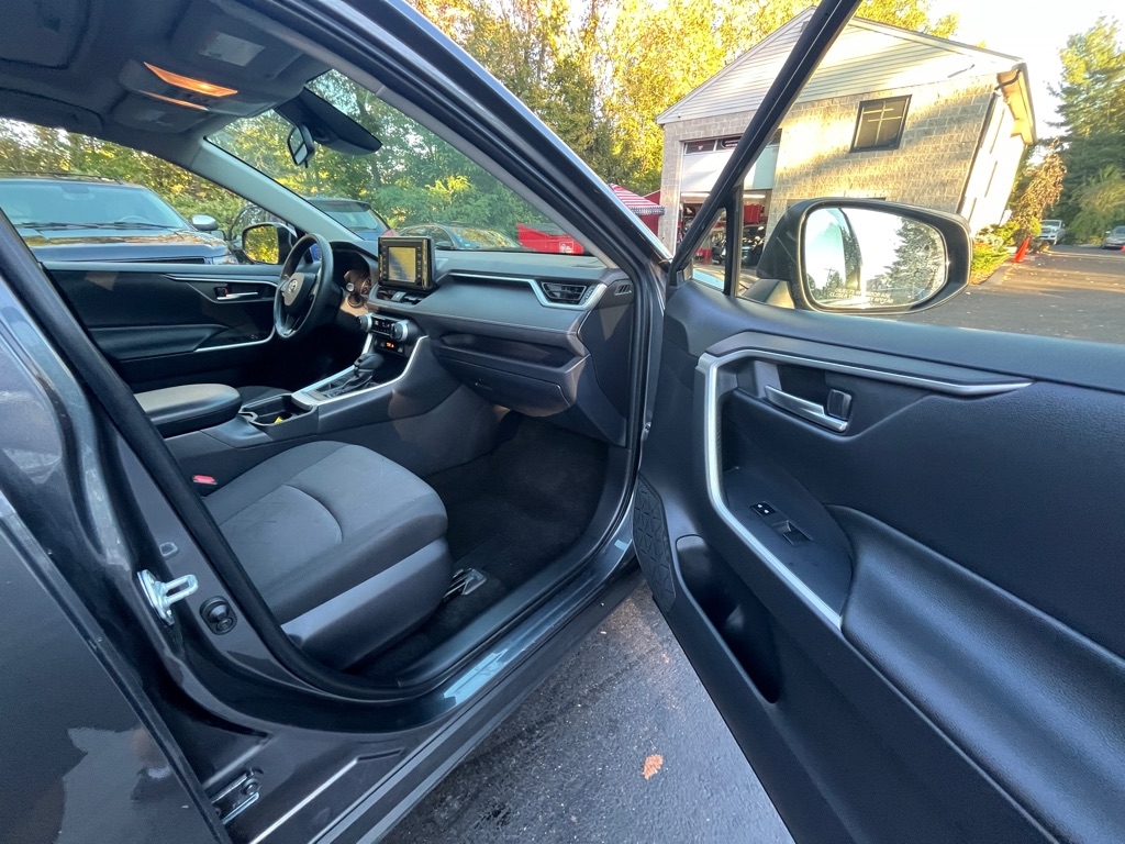 2019 Toyota RAV4 XLE Premium photo 3