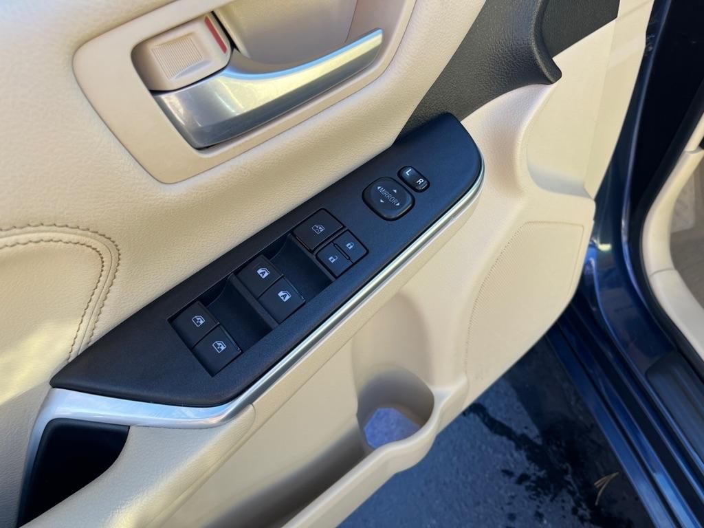 Toyota Camry Hybrid  2015