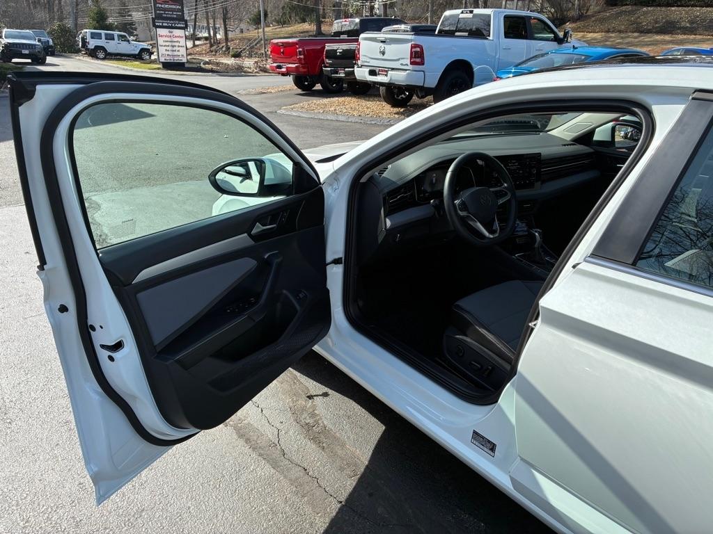 Volkswagen Jetta  2025