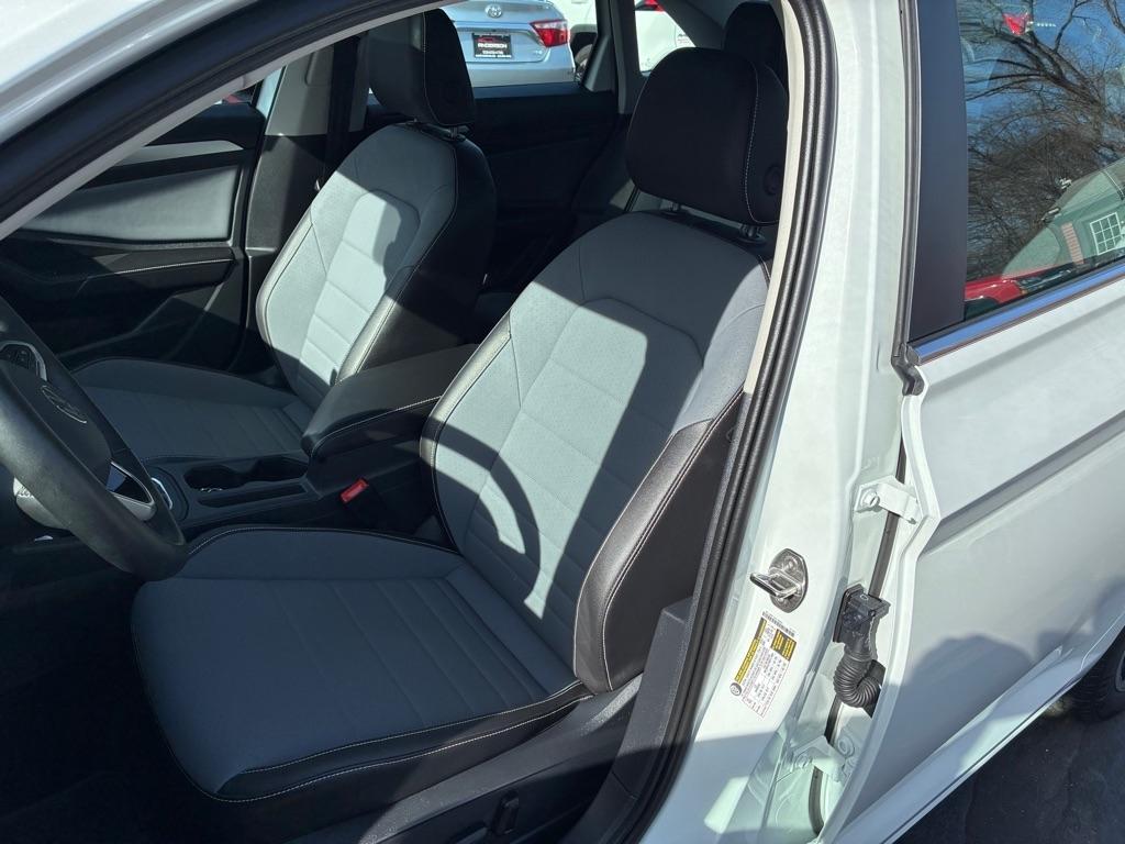 Volkswagen Jetta  2025