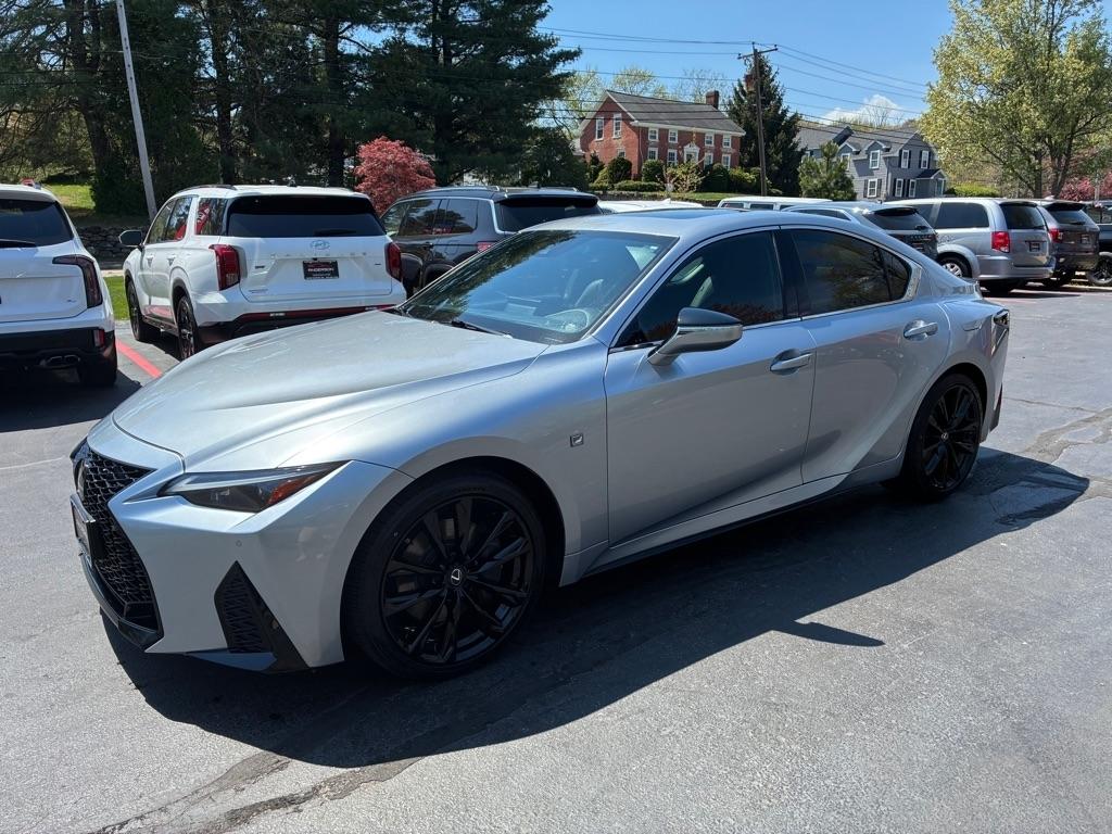 Lexus IS  2022