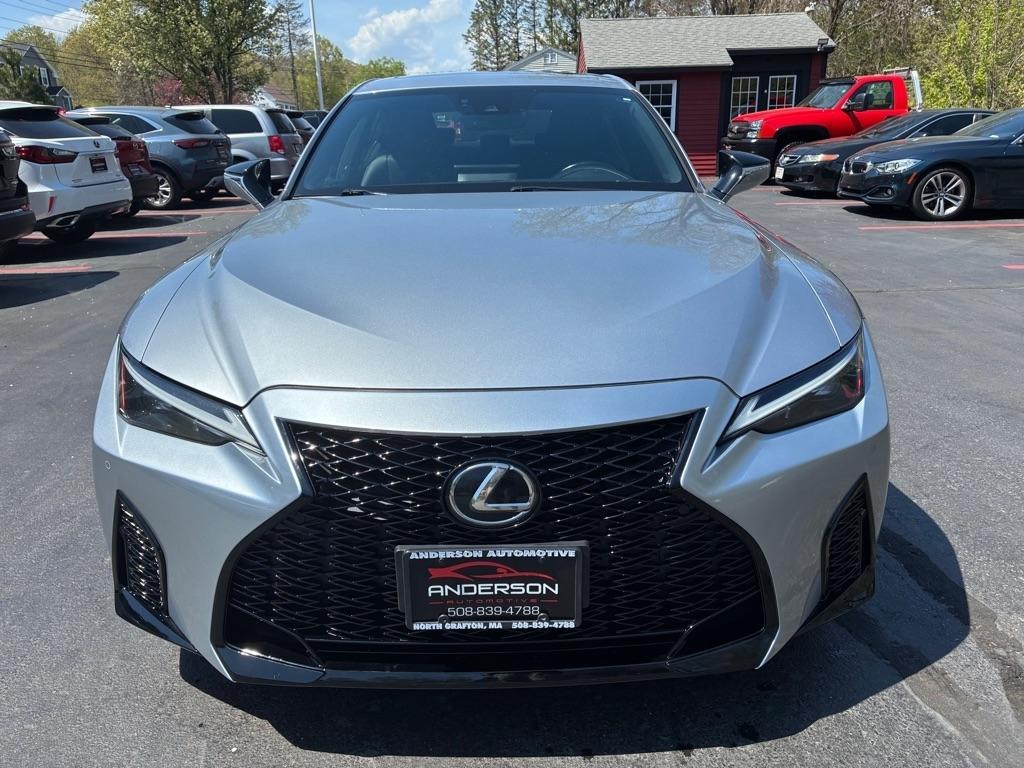 Lexus IS  2022