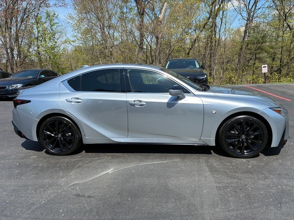 Lexus IS  2022