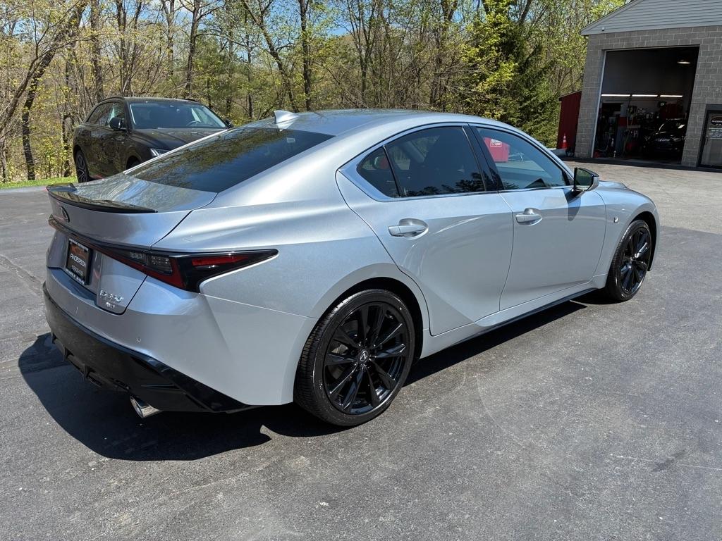 Lexus IS  2022