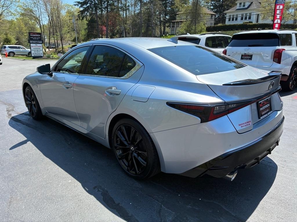 Lexus IS  2022