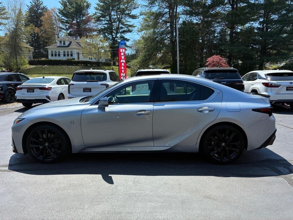 Lexus IS  2022
