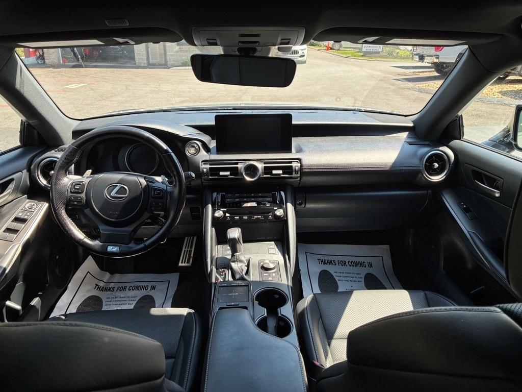 Lexus IS  2022