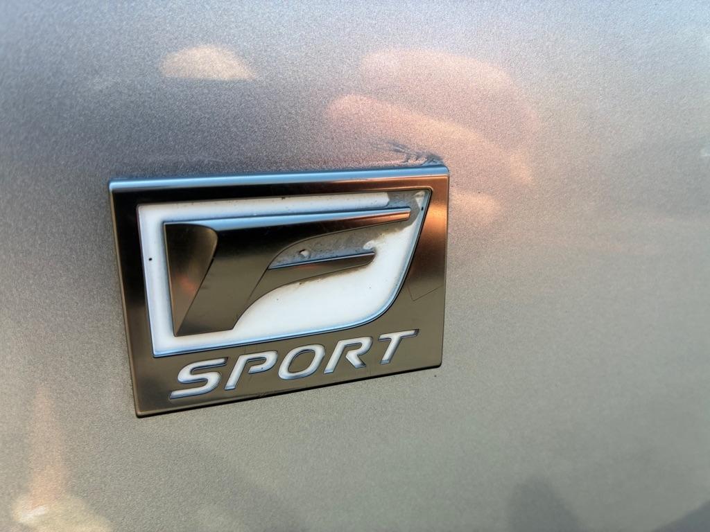 Lexus IS  2022