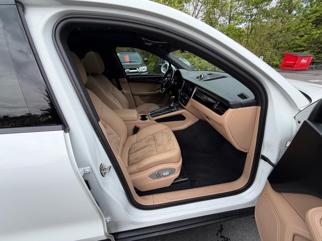 Porsche Macan  2021