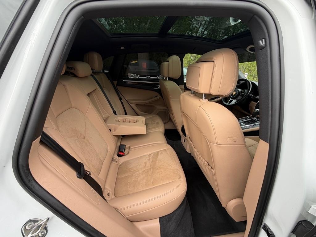 Porsche Macan  2021
