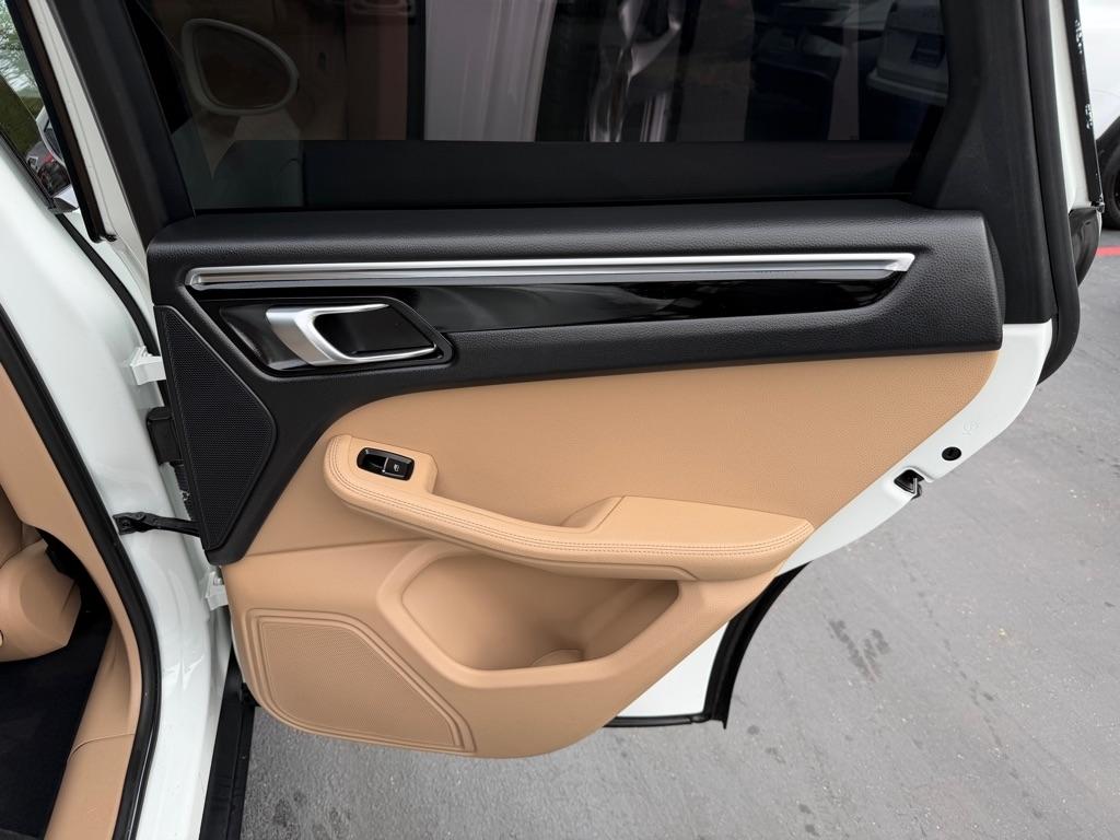 Porsche Macan  2021