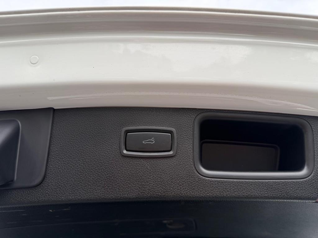 Porsche Macan  2021