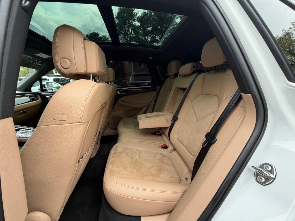 Porsche Macan  2021