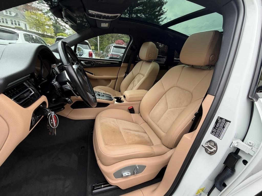 Porsche Macan  2021
