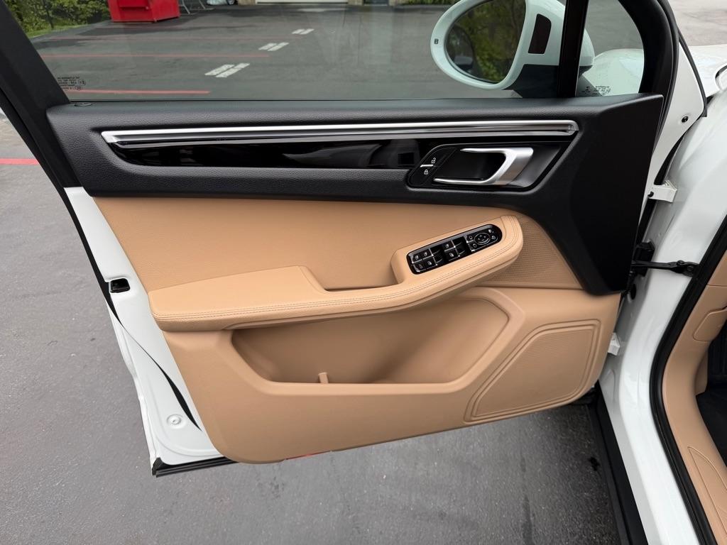 Porsche Macan  2021