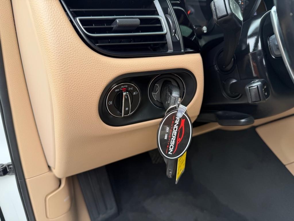 Porsche Macan  2021