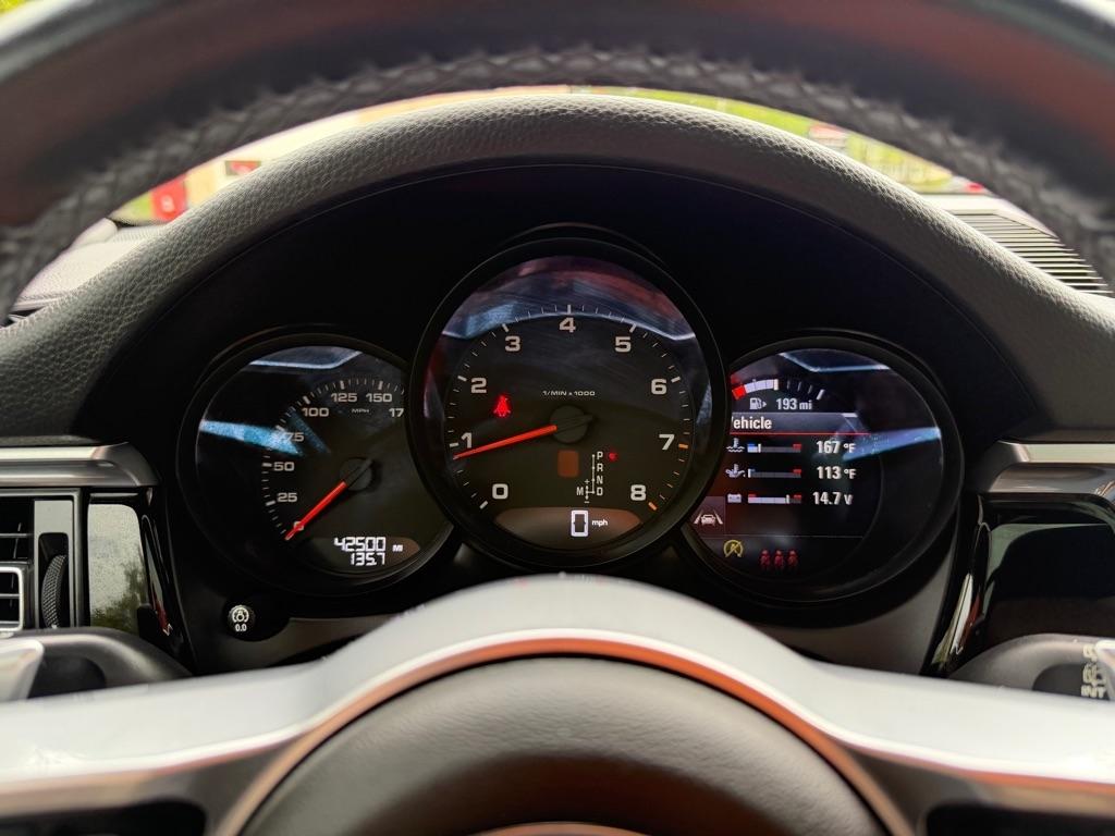 Porsche Macan  2021