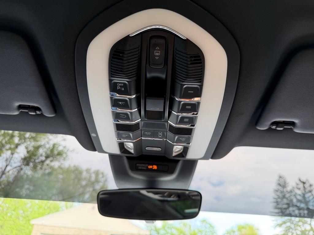 Porsche Macan  2021