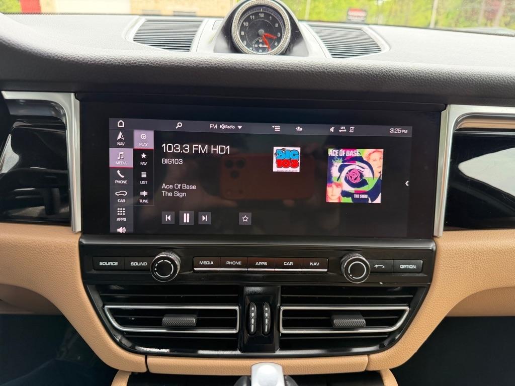 Porsche Macan  2021