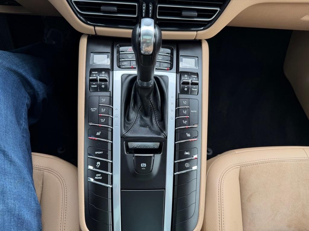 Porsche Macan  2021