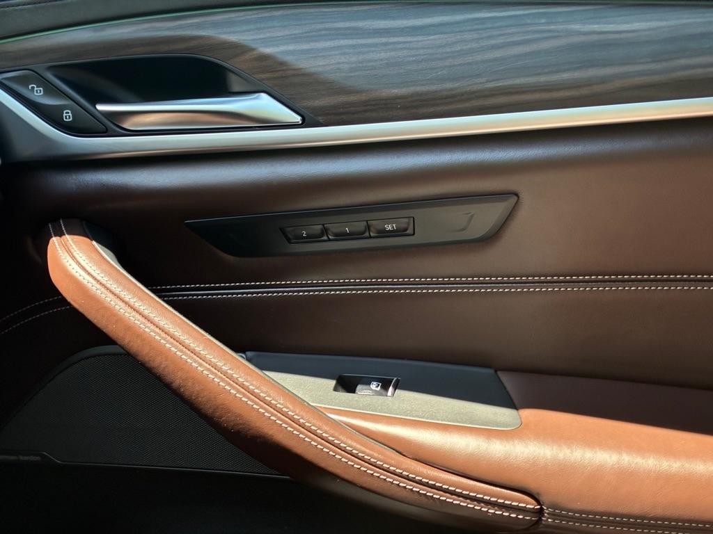 BMW 5-Series  2018