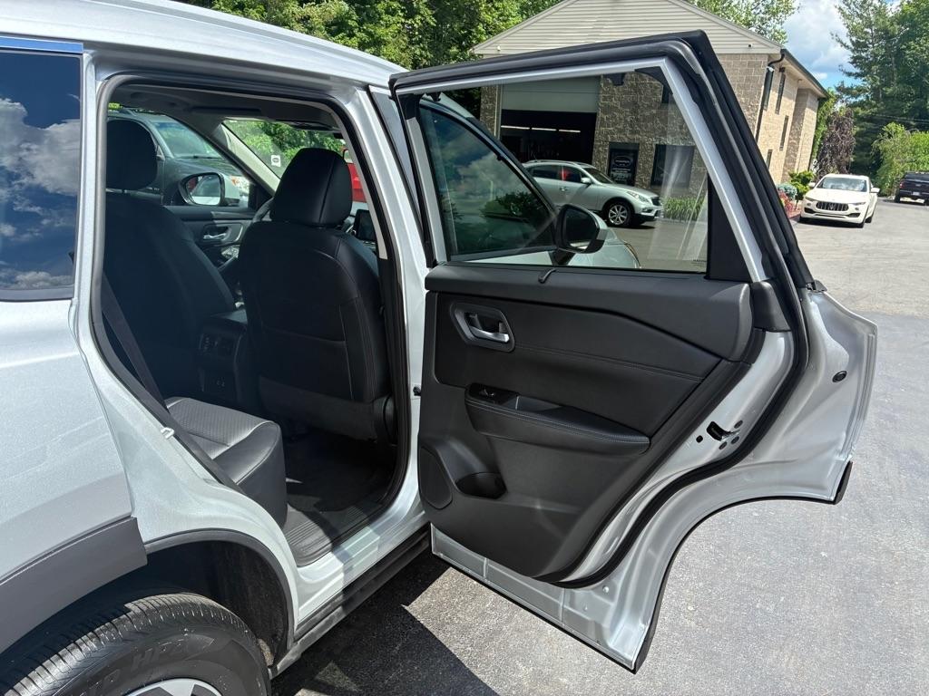 Nissan Rogue  2024