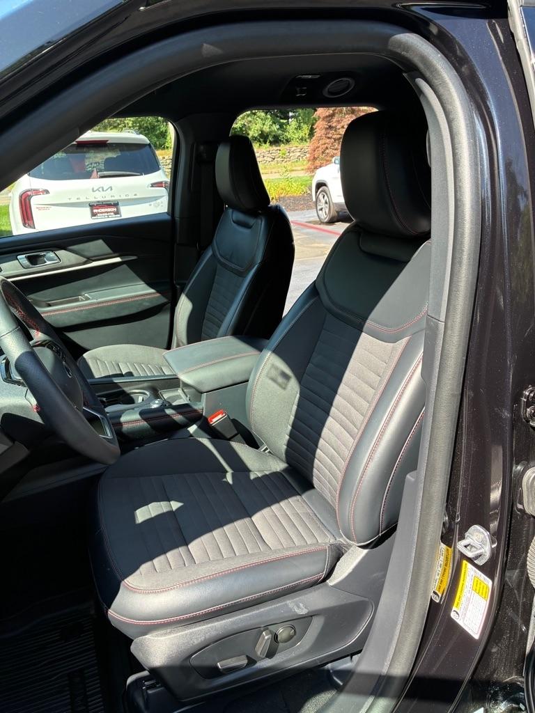 Ford Explorer  2025