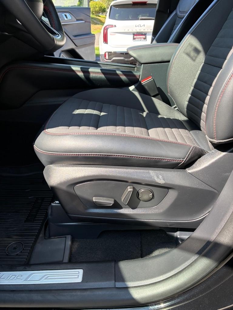 Ford Explorer  2025