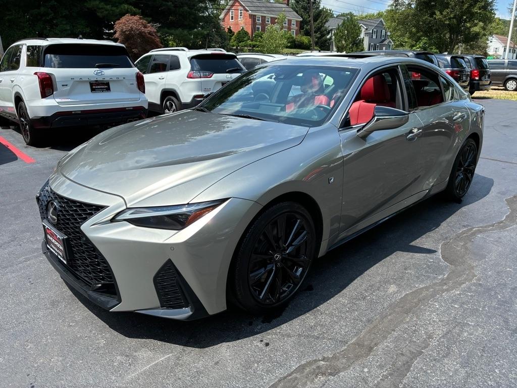 Lexus IS  2022