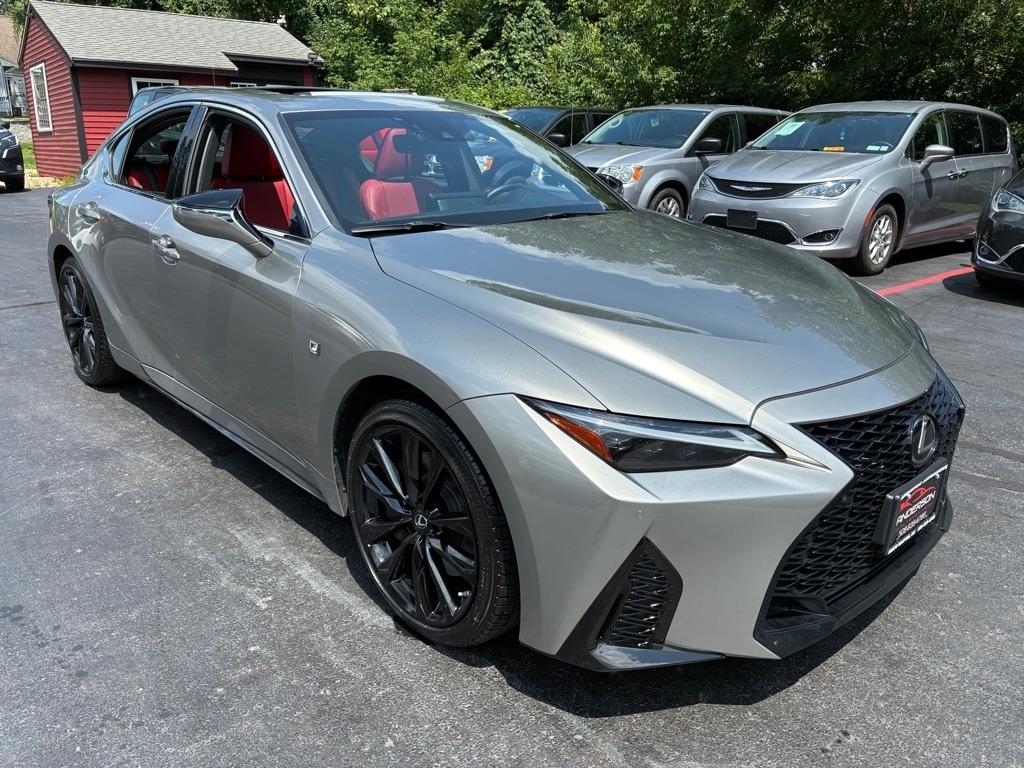 Lexus IS  2022