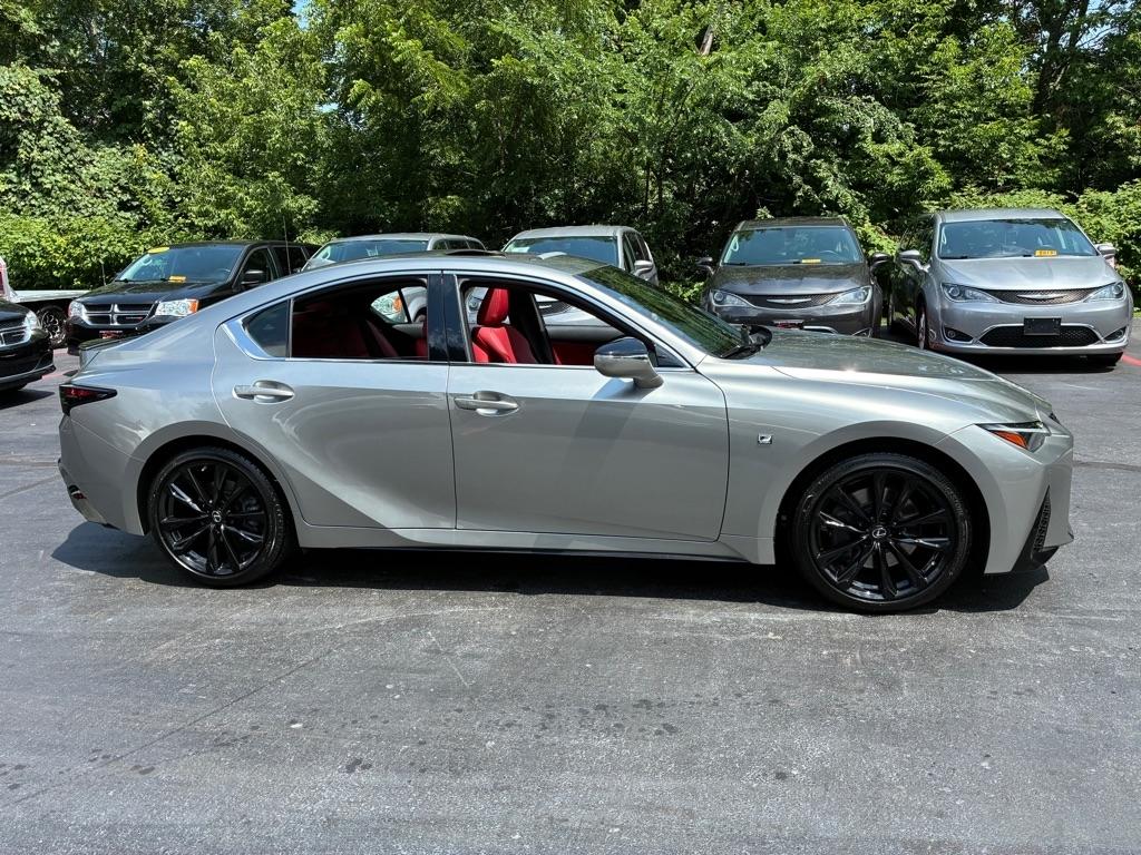 Lexus IS  2022