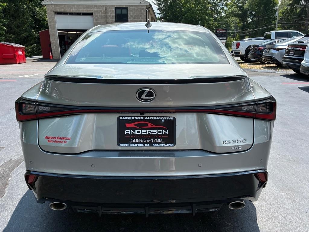 Lexus IS  2022