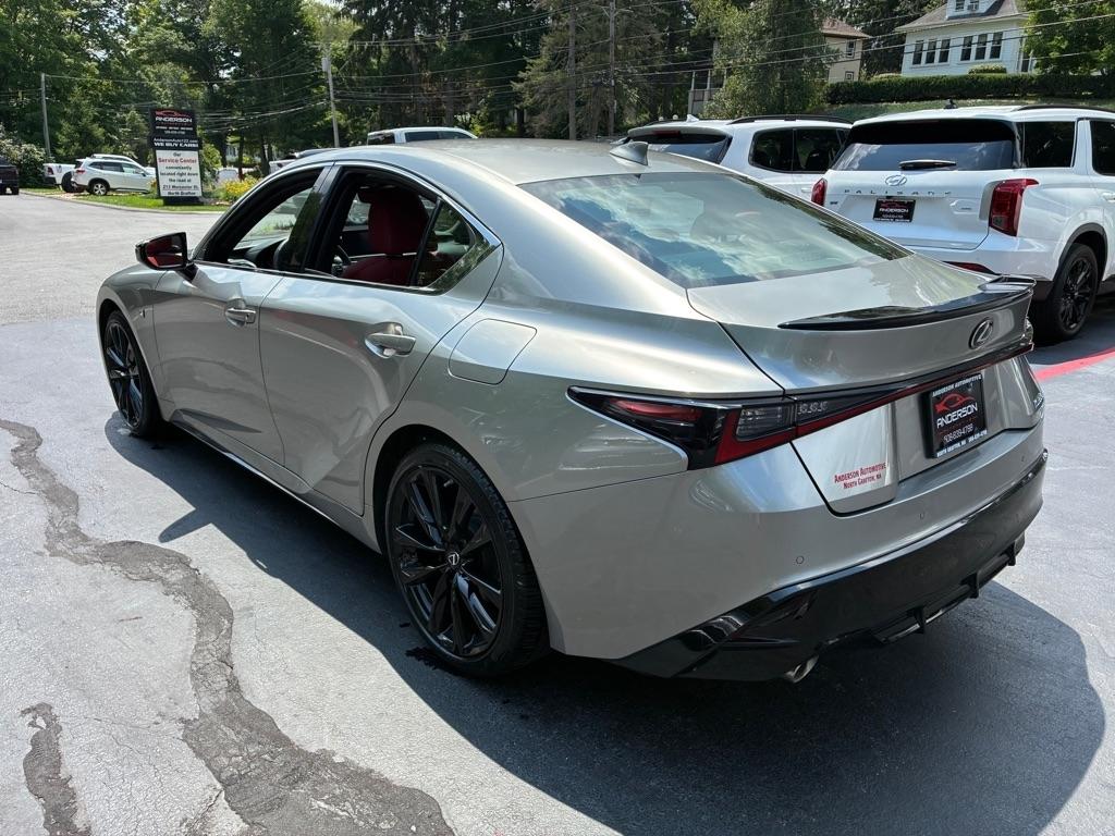 Lexus IS  2022