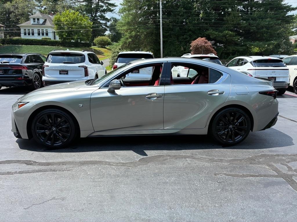 Lexus IS  2022