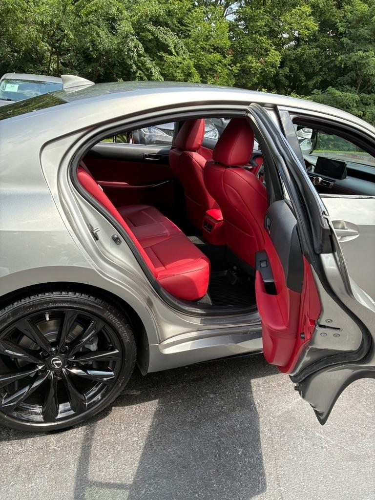 Lexus IS  2022