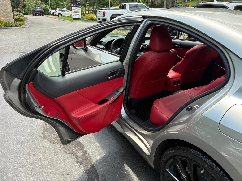 Lexus IS  2022