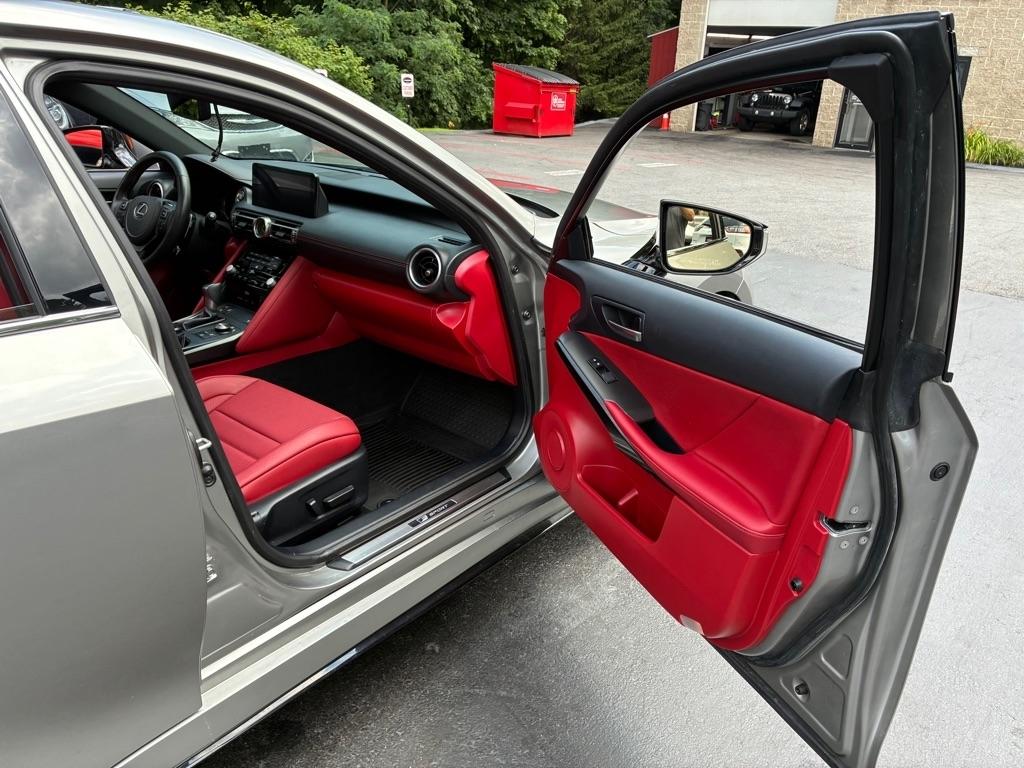 Lexus IS  2022