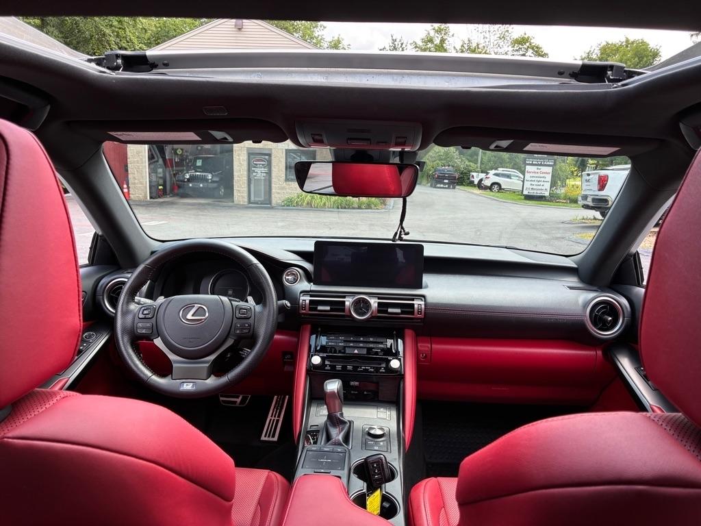 Lexus IS  2022
